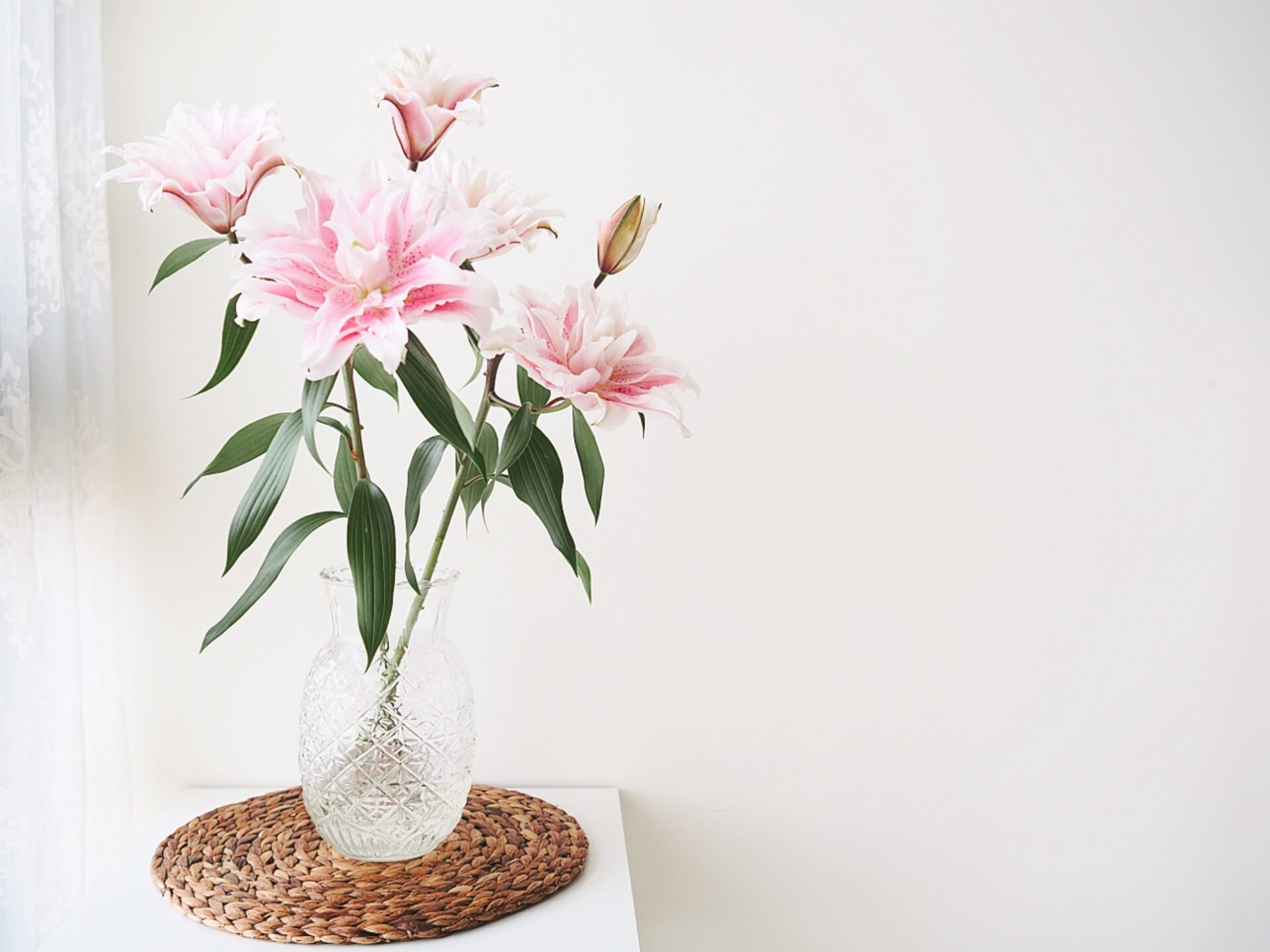 飾る花の種類に合わせた花瓶の形状やサイズの使い分け